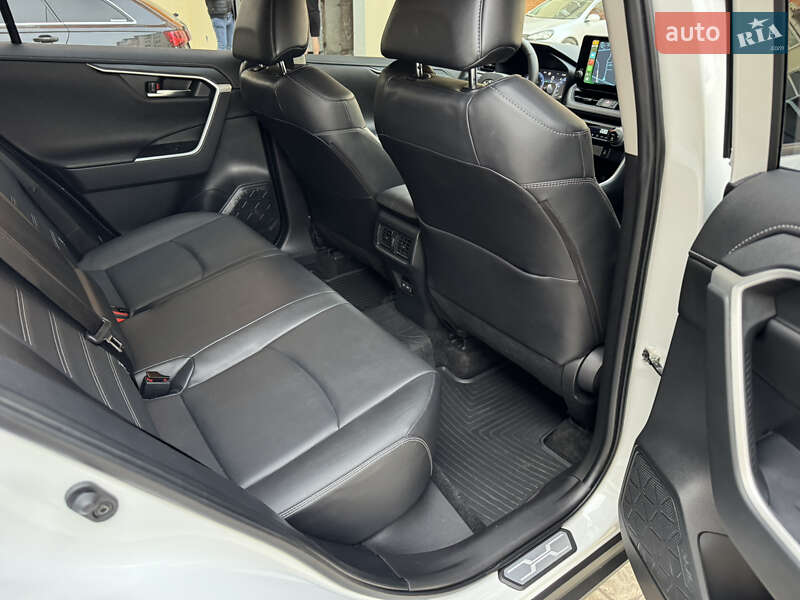 Позашляховик / Кросовер Toyota RAV4 2023 в Львові