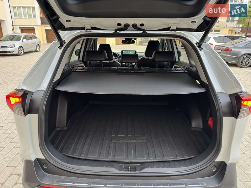 Позашляховик / Кросовер Toyota RAV4 2023 в Львові