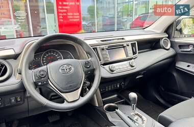 Внедорожник / Кроссовер Toyota RAV4 2013 в 
