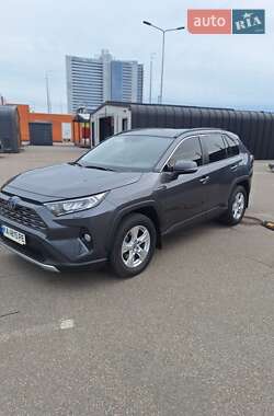 Позашляховик / Кросовер Toyota RAV4 2020 в 