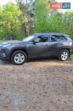 Позашляховик / Кросовер Toyota RAV4 2020 в 