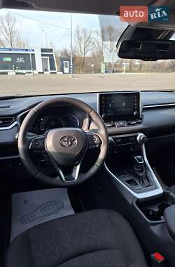 Позашляховик / Кросовер Toyota RAV4 2020 в 