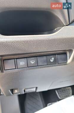 Позашляховик / Кросовер Toyota RAV4 2020 в 