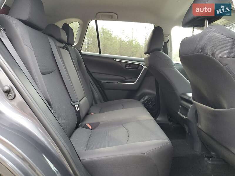 Внедорожник / Кроссовер Toyota RAV4 2019 в Черновцах