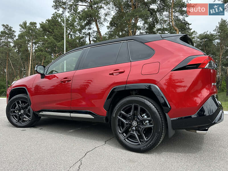 Внедорожник / Кроссовер Toyota RAV4 2024 в Киеве