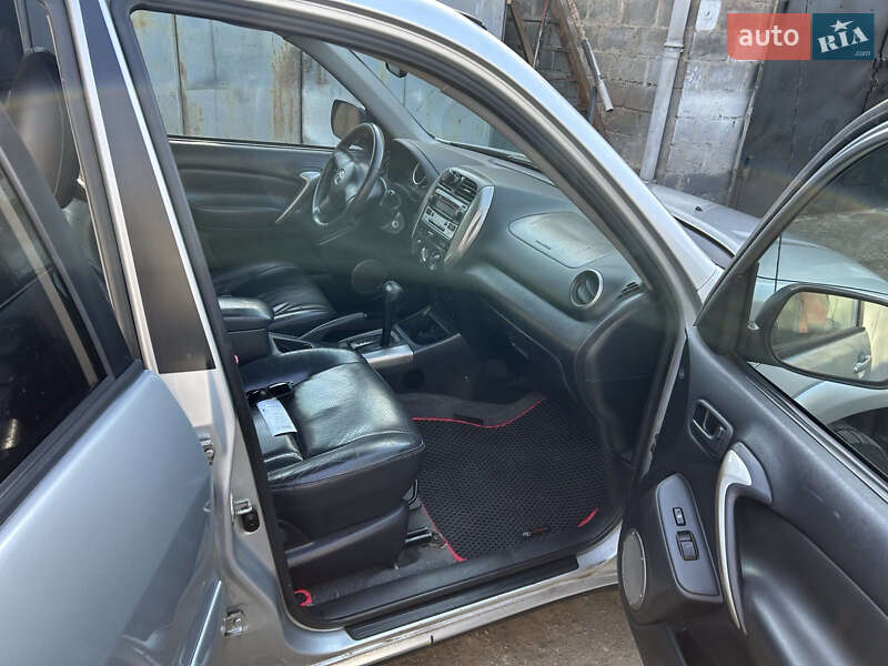 Позашляховик / Кросовер Toyota RAV4 2004 в Києві
