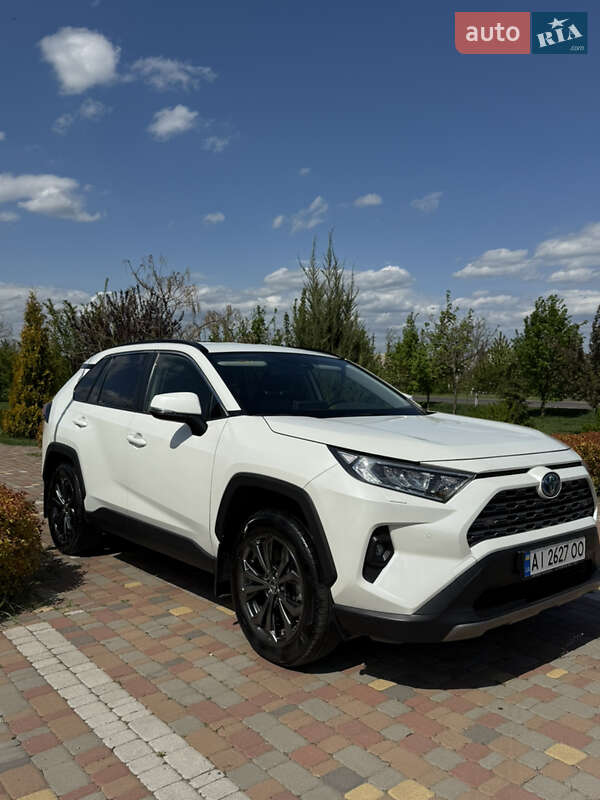 Внедорожник / Кроссовер Toyota RAV4 2021 в 