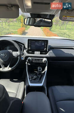 Внедорожник / Кроссовер Toyota RAV4 2021 в 