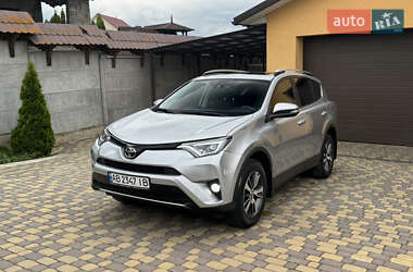 Внедорожник / Кроссовер Toyota RAV4 2017 в Хмельницком