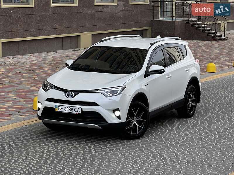 Внедорожник / Кроссовер Toyota RAV4 2016 в 