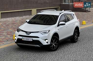 Внедорожник / Кроссовер Toyota RAV4 2016 в 