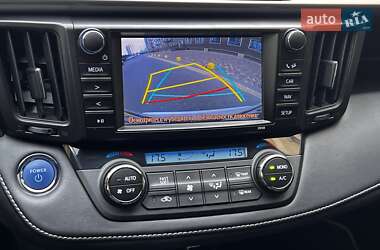 Внедорожник / Кроссовер Toyota RAV4 2016 в 