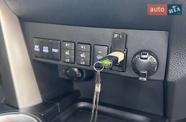Внедорожник / Кроссовер Toyota RAV4 2016 в 