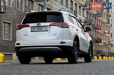 Внедорожник / Кроссовер Toyota RAV4 2016 в 