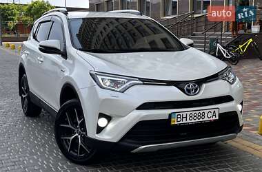 Внедорожник / Кроссовер Toyota RAV4 2016 в 