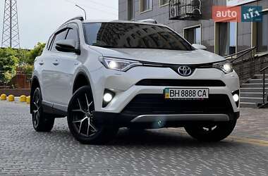 Внедорожник / Кроссовер Toyota RAV4 2016 в 