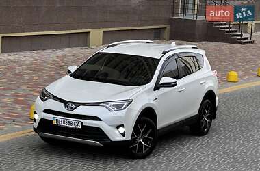 Внедорожник / Кроссовер Toyota RAV4 2016 в 