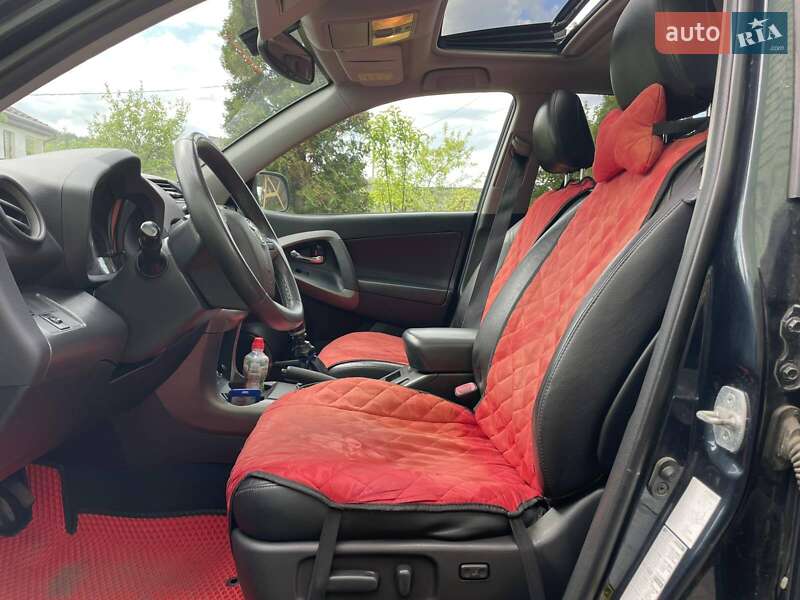 Позашляховик / Кросовер Toyota RAV4 2010 в Вараші