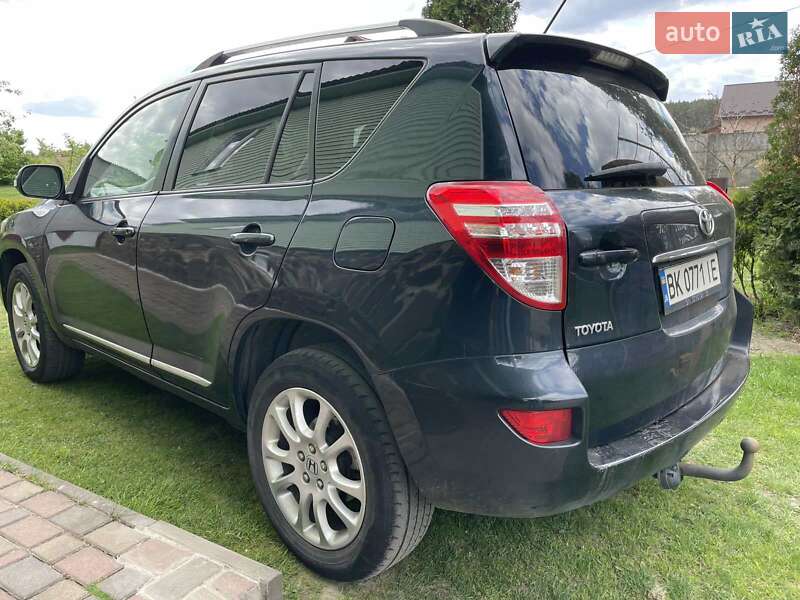 Позашляховик / Кросовер Toyota RAV4 2010 в Вараші