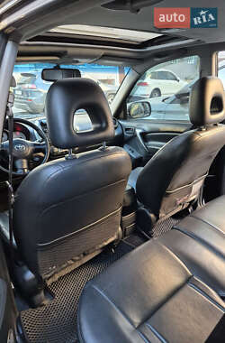 Позашляховик / Кросовер Toyota RAV4 2006 в 