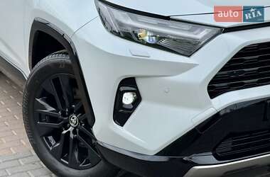 Внедорожник / Кроссовер Toyota RAV4 2024 в 