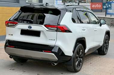 Внедорожник / Кроссовер Toyota RAV4 2024 в 