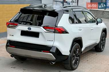 Внедорожник / Кроссовер Toyota RAV4 2024 в 