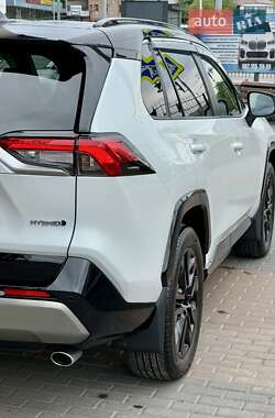 Внедорожник / Кроссовер Toyota RAV4 2024 в 