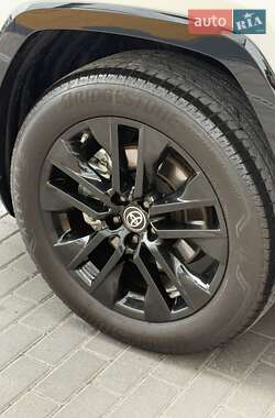 Внедорожник / Кроссовер Toyota RAV4 2024 в 