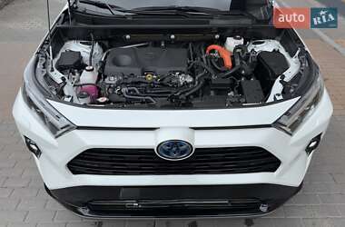 Внедорожник / Кроссовер Toyota RAV4 2024 в 