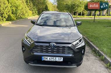 Позашляховик / Кросовер Toyota RAV4 2023 в 