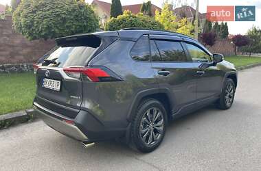 Позашляховик / Кросовер Toyota RAV4 2023 в 