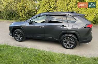 Позашляховик / Кросовер Toyota RAV4 2023 в 