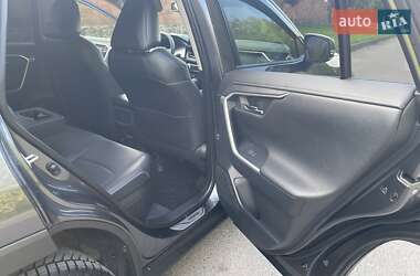 Позашляховик / Кросовер Toyota RAV4 2023 в 