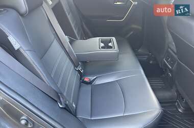 Позашляховик / Кросовер Toyota RAV4 2023 в 