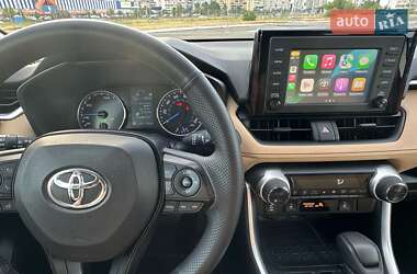 Позашляховик / Кросовер Toyota RAV4 2019 в 