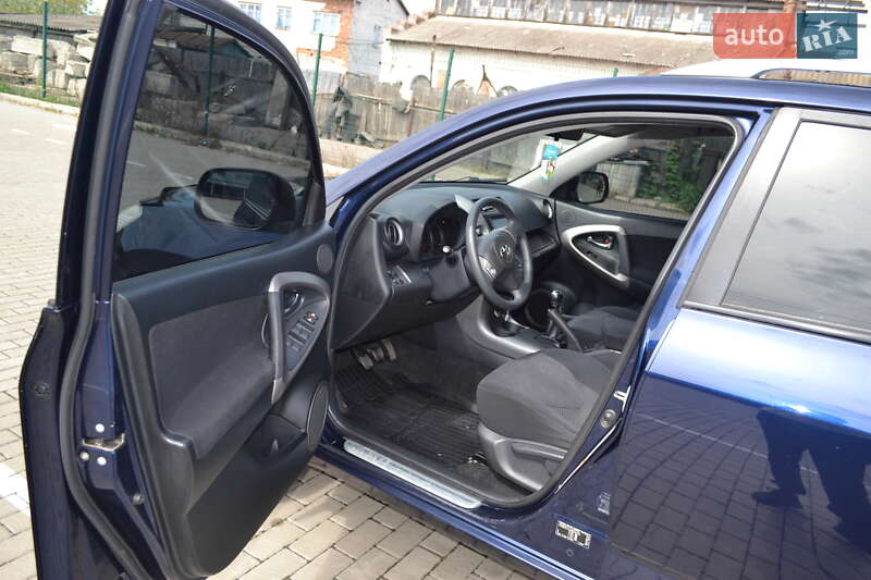 Позашляховик / Кросовер Toyota RAV4 2007 в Ромнах