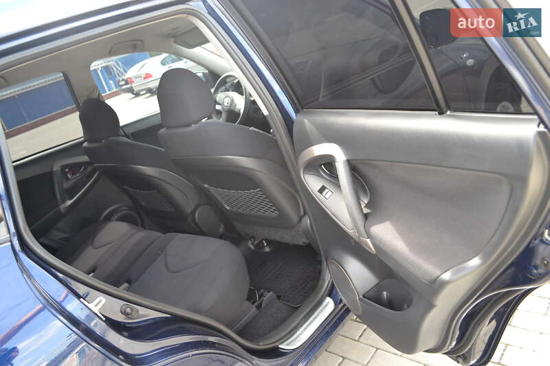 Позашляховик / Кросовер Toyota RAV4 2007 в Ромнах
