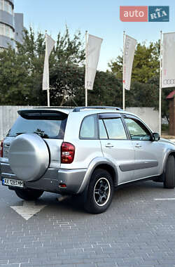 Внедорожник / Кроссовер Toyota RAV4 2004 в 