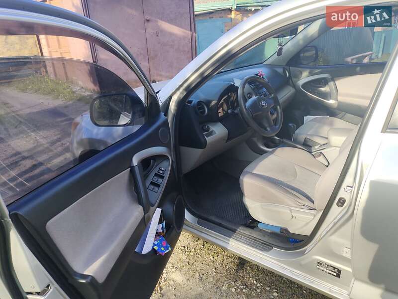 Позашляховик / Кросовер Toyota RAV4 2007 в Пирятині