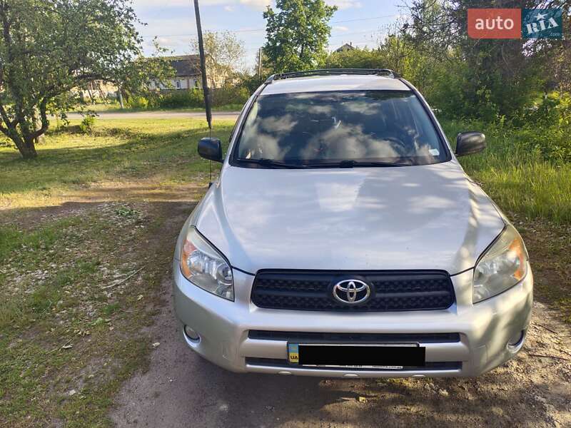 Позашляховик / Кросовер Toyota RAV4 2007 в Пирятині