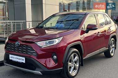 Позашляховик / Кросовер Toyota RAV4 2019 в 