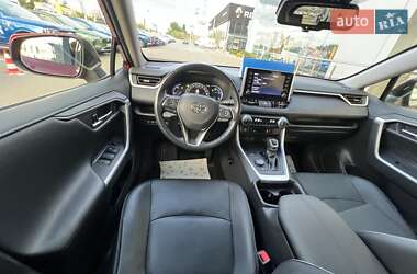Позашляховик / Кросовер Toyota RAV4 2019 в 