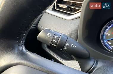 Позашляховик / Кросовер Toyota RAV4 2019 в 