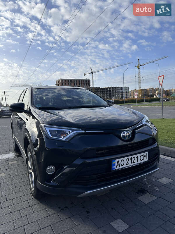 Позашляховик / Кросовер Toyota RAV4 2018 в Ужгороді