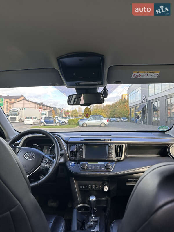 Позашляховик / Кросовер Toyota RAV4 2018 в Ужгороді