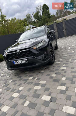 Внедорожник / Кроссовер Toyota RAV4 2019 в Радомышле