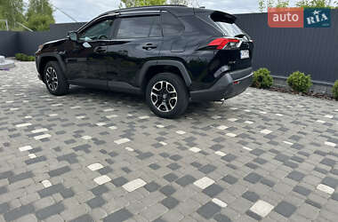 Позашляховик / Кросовер Toyota RAV4 2019 в 