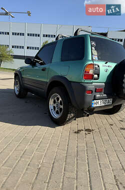 Внедорожник / Кроссовер Toyota RAV4 1997 в 