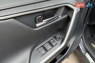 Внедорожник / Кроссовер Toyota RAV4 2023 в 